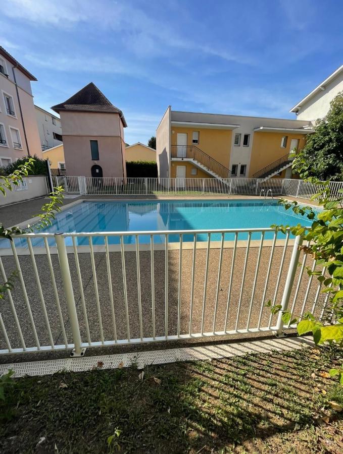 Appartement Avec Place De Parking Et Piscine Villefranche-sur-Saone Ngoại thất bức ảnh