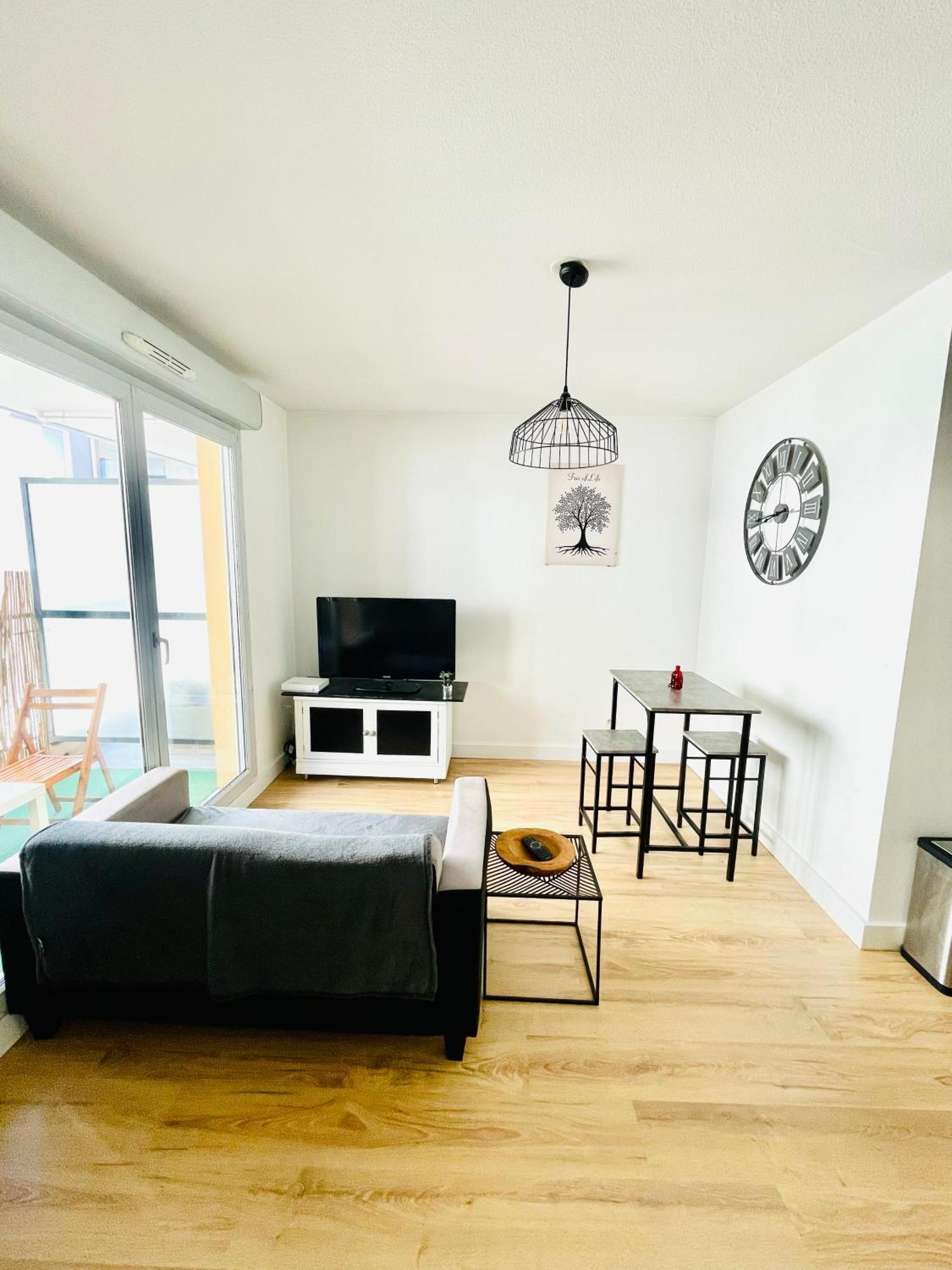 Appartement Avec Place De Parking Et Piscine Villefranche-sur-Saone Ngoại thất bức ảnh