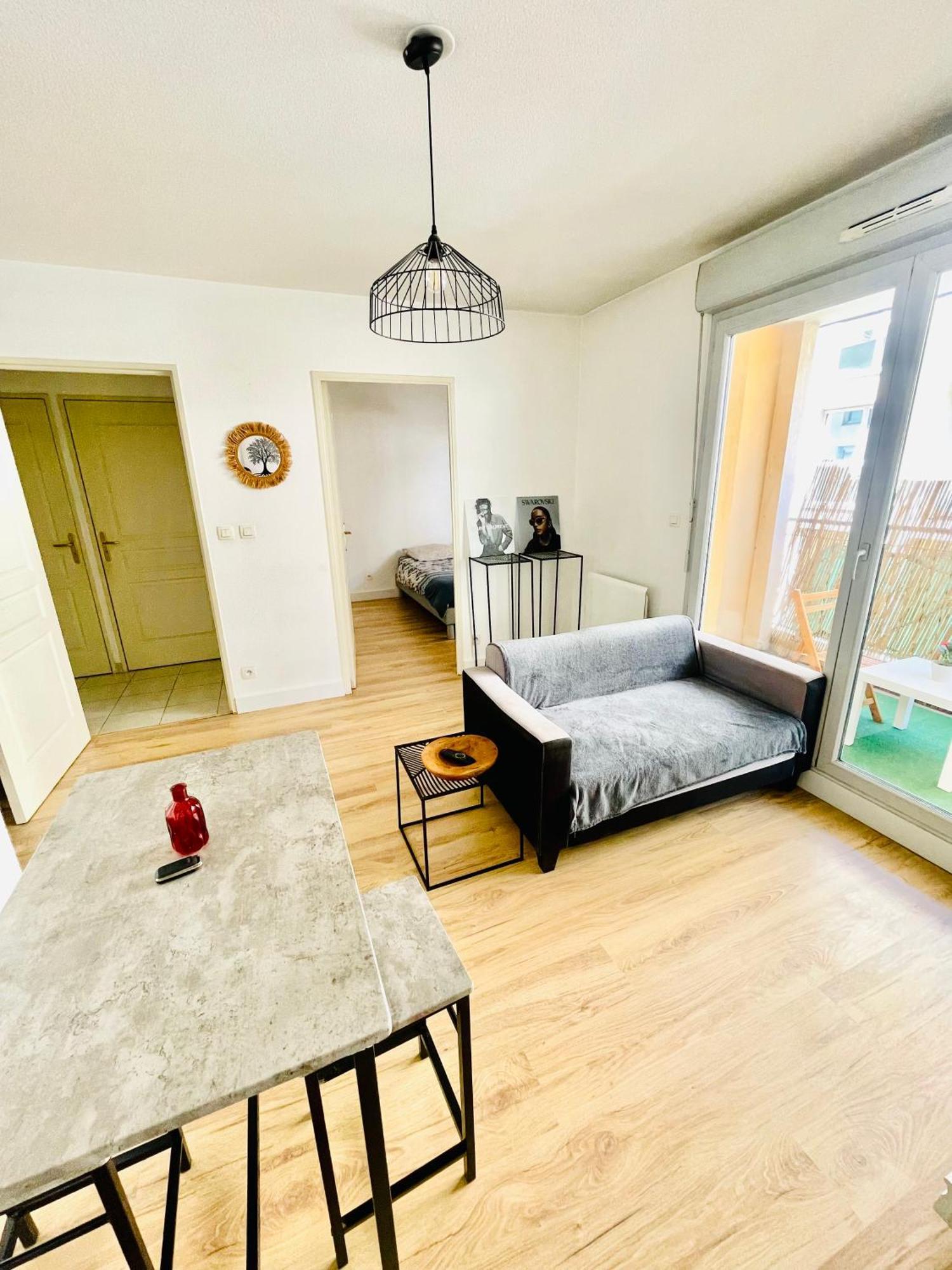 Appartement Avec Place De Parking Et Piscine Villefranche-sur-Saone Ngoại thất bức ảnh
